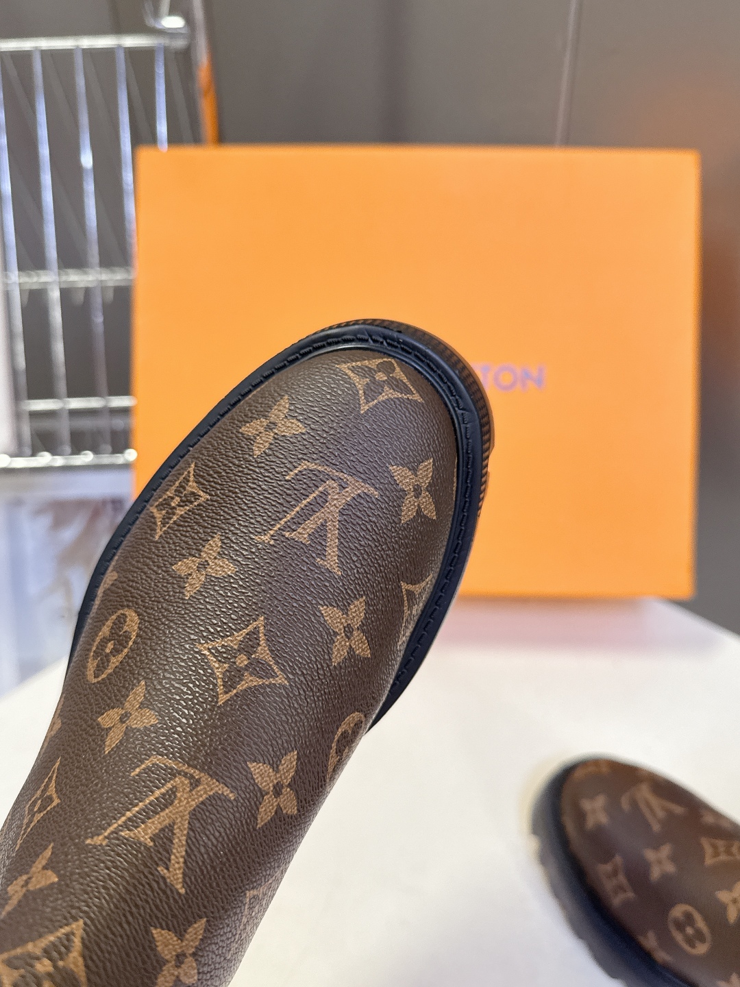 路易威登LOUIS VUITTON秋冬最新款马丁靴 超多明星时尚博主种草 原版一比一复刻打造 版型超级正