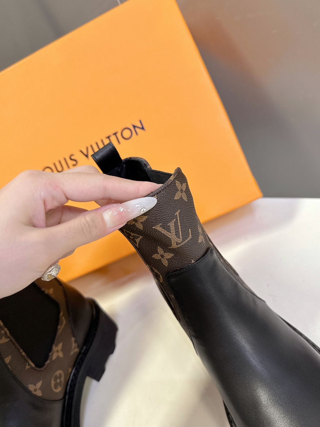路易威登LOUIS VUITTON秋冬最新款马丁靴 超多明星时尚博主种草 原版一比一复刻打造 版型超级正