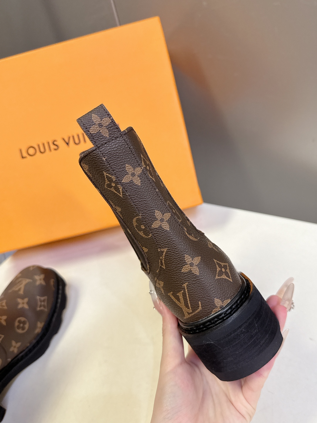 路易威登LOUIS VUITTON秋冬最新款马丁靴 超多明星时尚博主种草 原版一比一复刻打造 版型超级正
