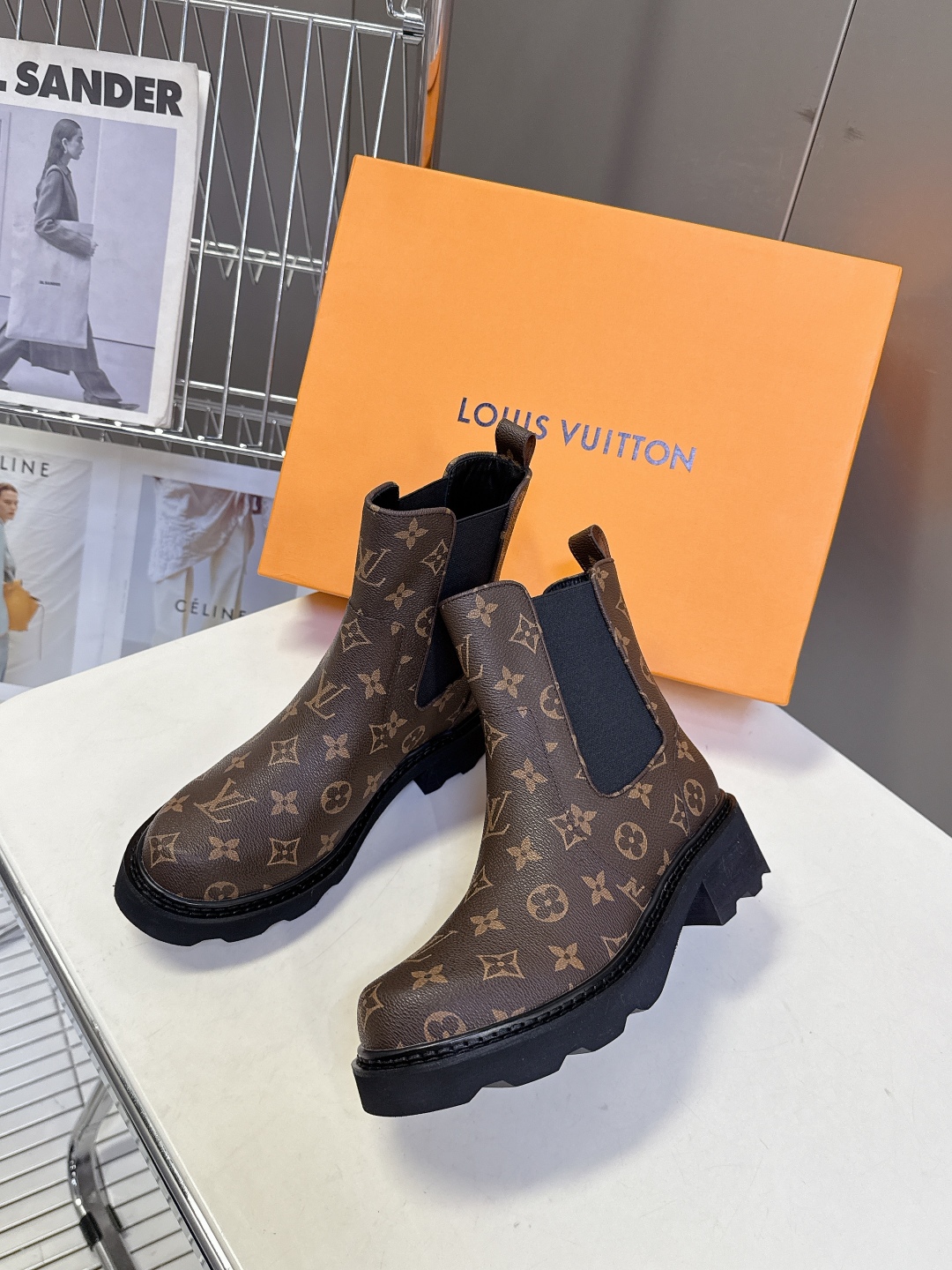 路易威登LOUIS VUITTON秋冬最新款马丁靴 超多明星时尚博主种草 原版一比一复刻打造 版型超级正
