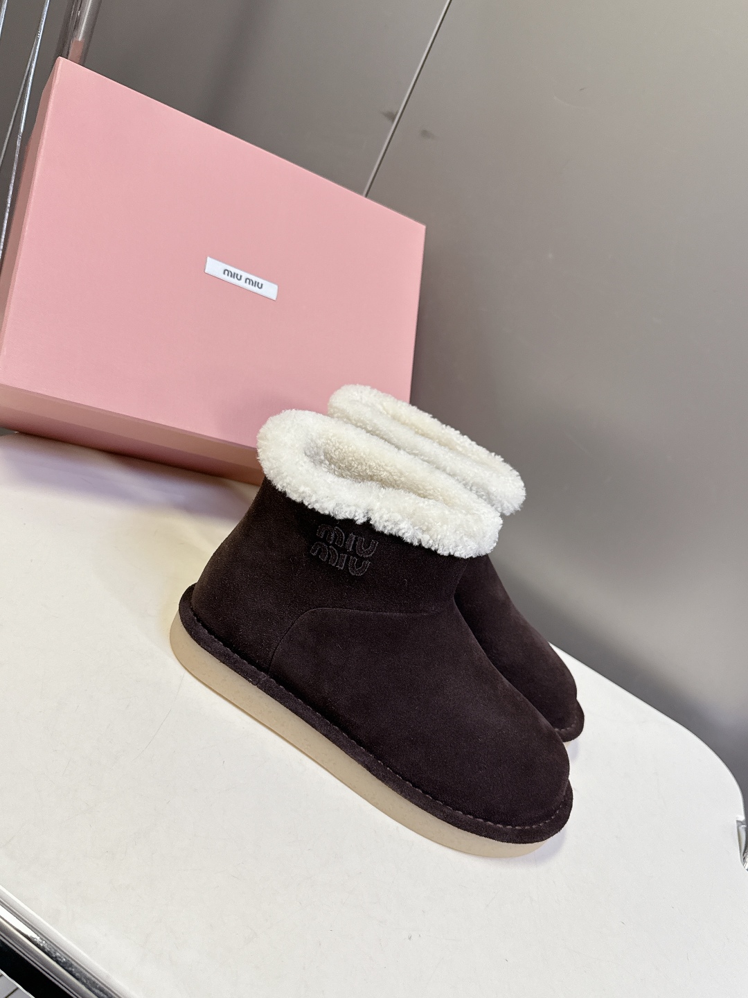 MiuMiu 缪缪秋冬最新走秀款 雪地靴毛毛鞋 原版购入开发 细节对原版 超多明星网红种草 小红书博主都