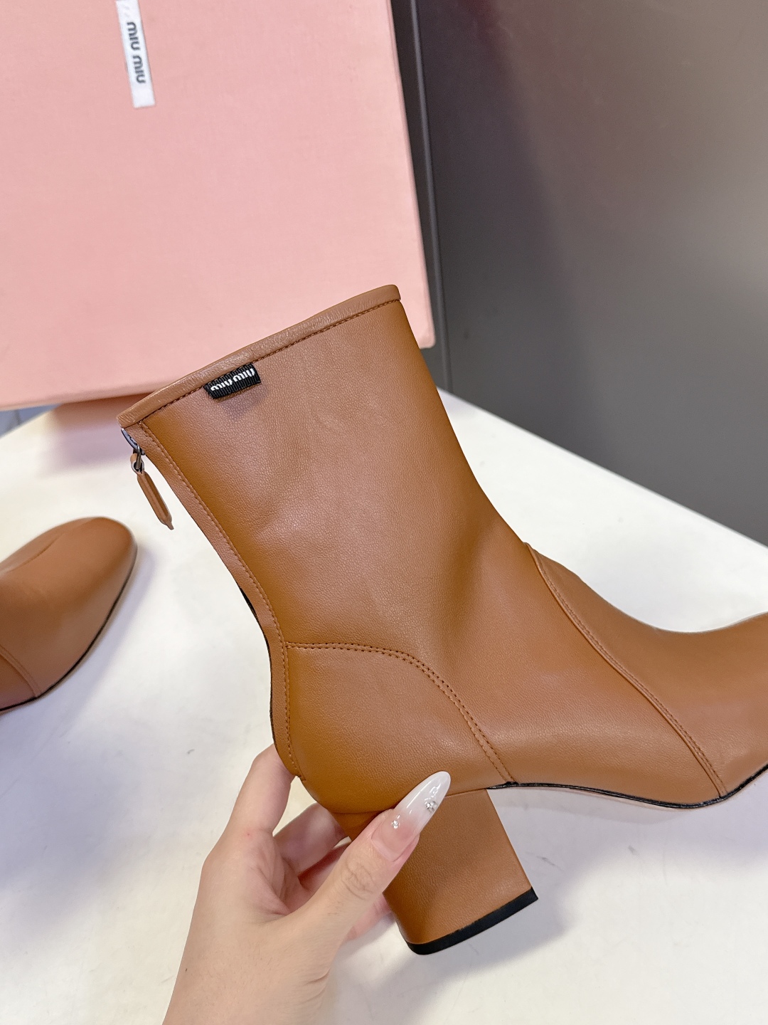 MiuMiu缪缪2025秋冬最新走秀款短靴 秀款出镜率最高的单品 miu家订货会一鞋难求 超多明星时尚博