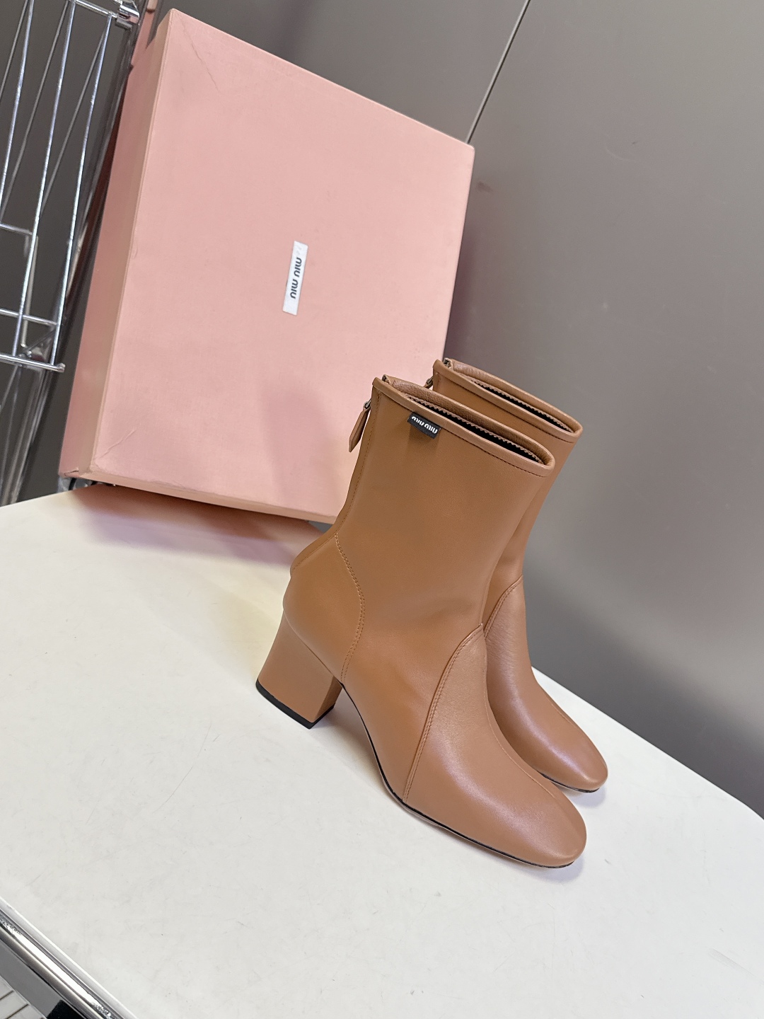 MiuMiu缪缪2025秋冬最新走秀款短靴 秀款出镜率最高的单品 miu家订货会一鞋难求 超多明星时尚博