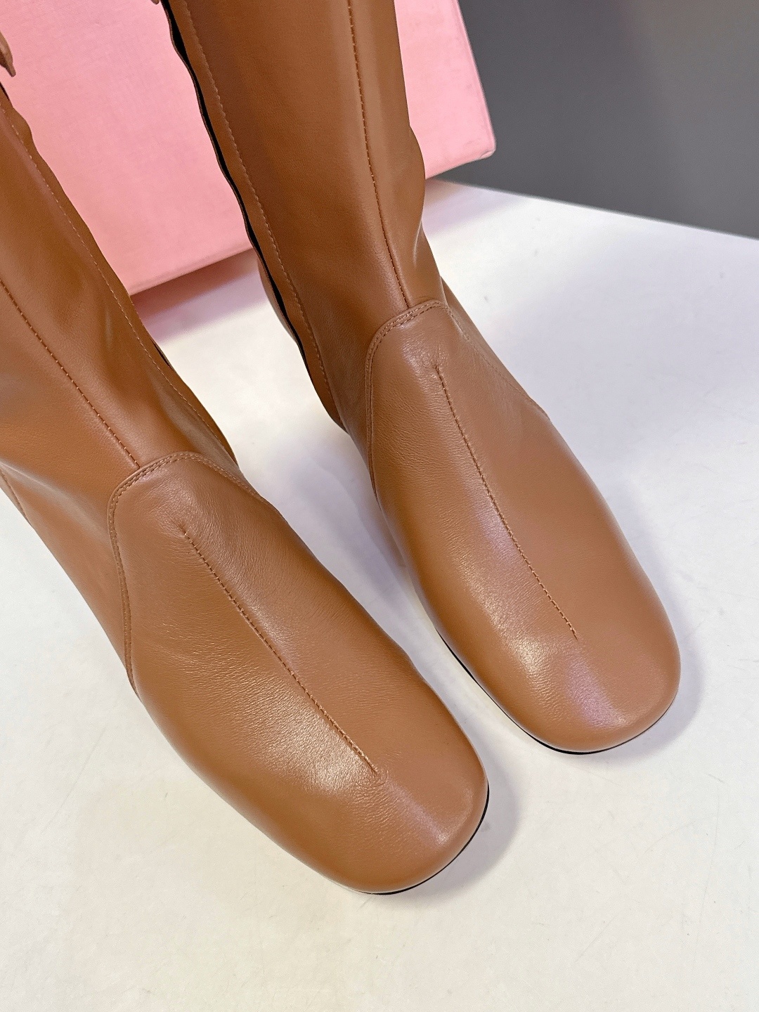 MiuMiu缪缪2025秋冬最新走秀款长靴 秀款出镜率最高的单品 miu家订货会一鞋难求 超多明星时尚博
