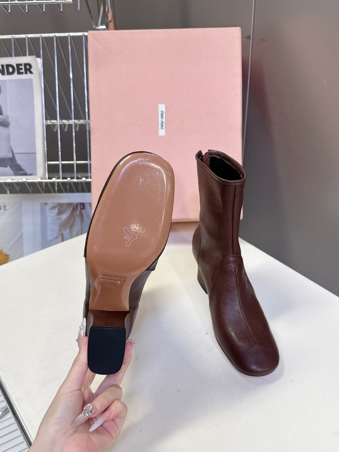 MiuMiu缪缪2025秋冬最新走秀款短靴 秀款出镜率最高的单品 miu家订货会一鞋难求 超多明星时尚博