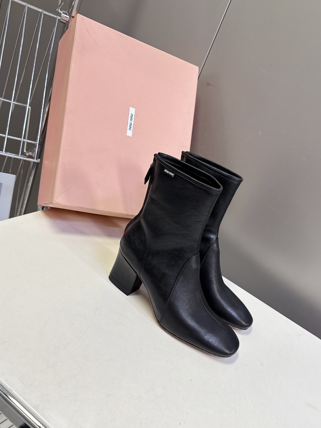 MiuMiu缪缪2025秋冬最新走秀款短靴 秀款出镜率最高的单品 miu家订货会一鞋难求 超多明星时尚博