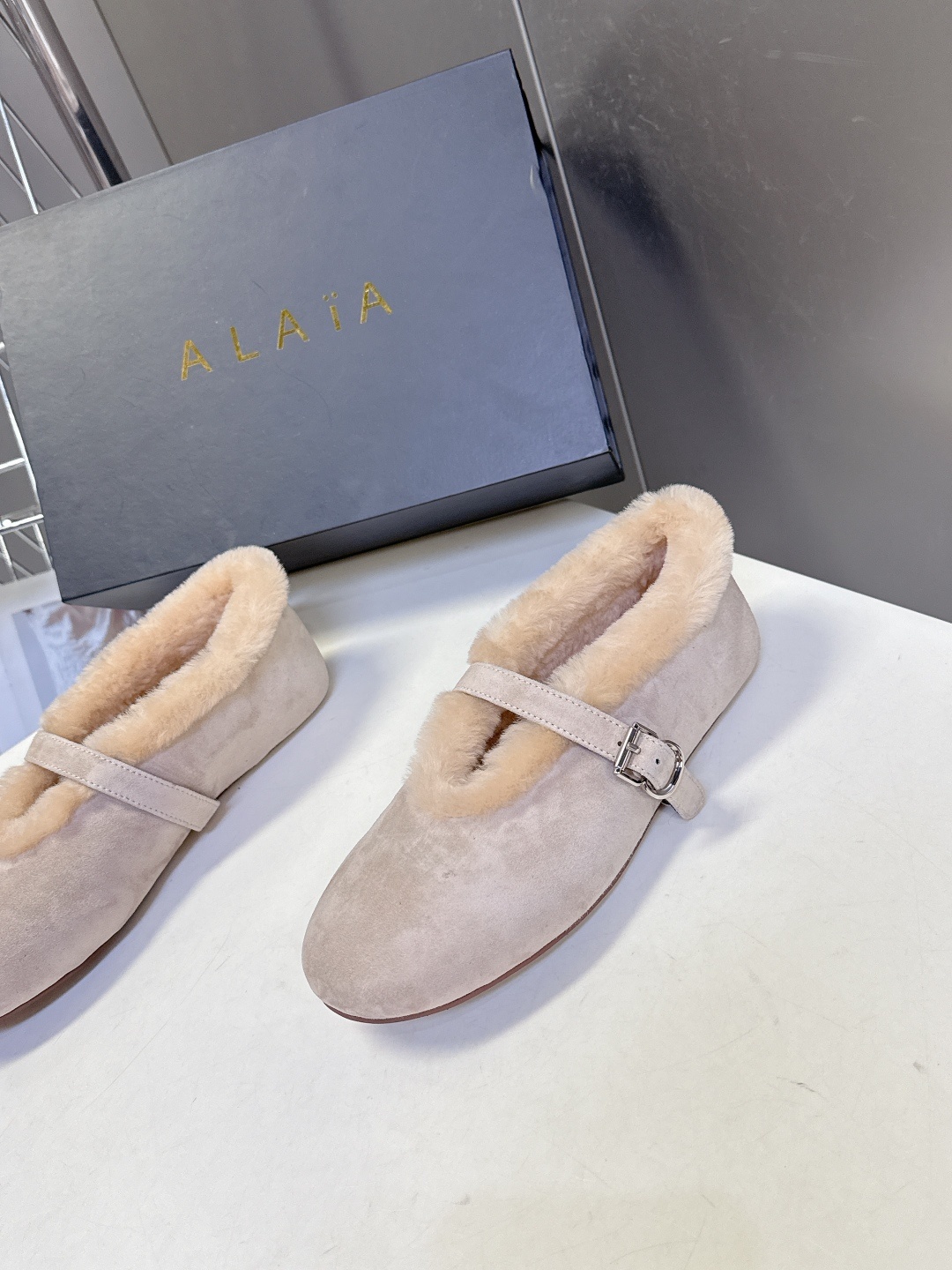Alaia 阿莱亚秋冬走秀款平底玛丽珍毛毛鞋 章小蕙同款 甜酷仙女风 人气超高的一款毛里平底鞋,浪漫又迷