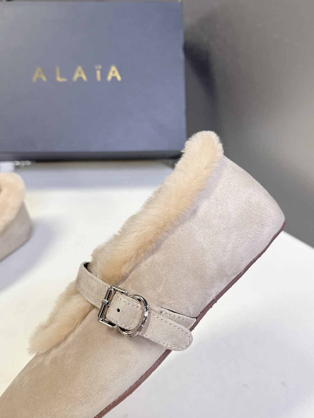 Alaia 阿莱亚秋冬走秀款平底玛丽珍毛毛鞋 章小蕙同款 甜酷仙女风 人气超高的一款毛里平底鞋,浪漫又迷