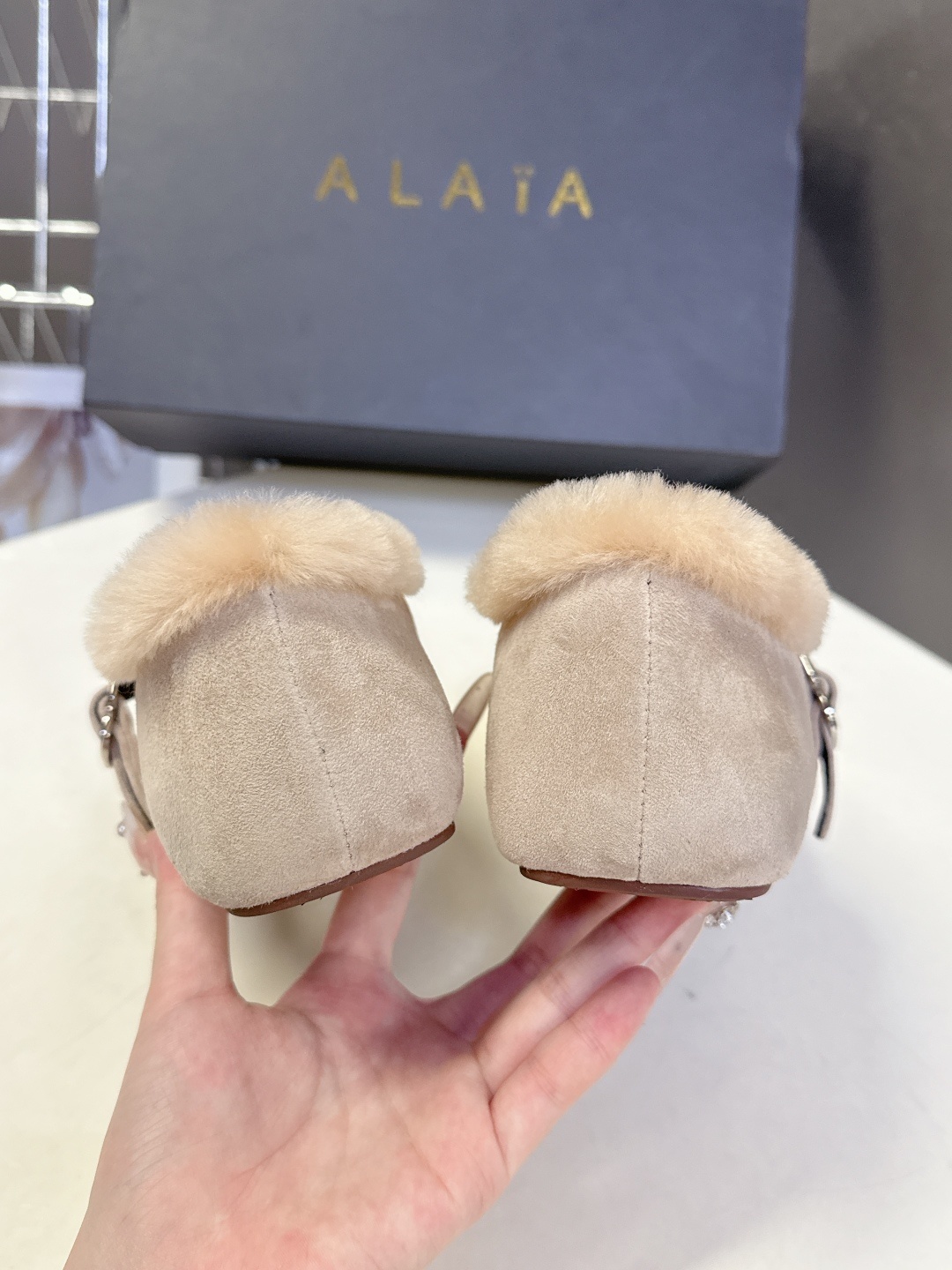 Alaia 阿莱亚秋冬走秀款平底玛丽珍毛毛鞋 章小蕙同款 甜酷仙女风 人气超高的一款毛里平底鞋,浪漫又迷