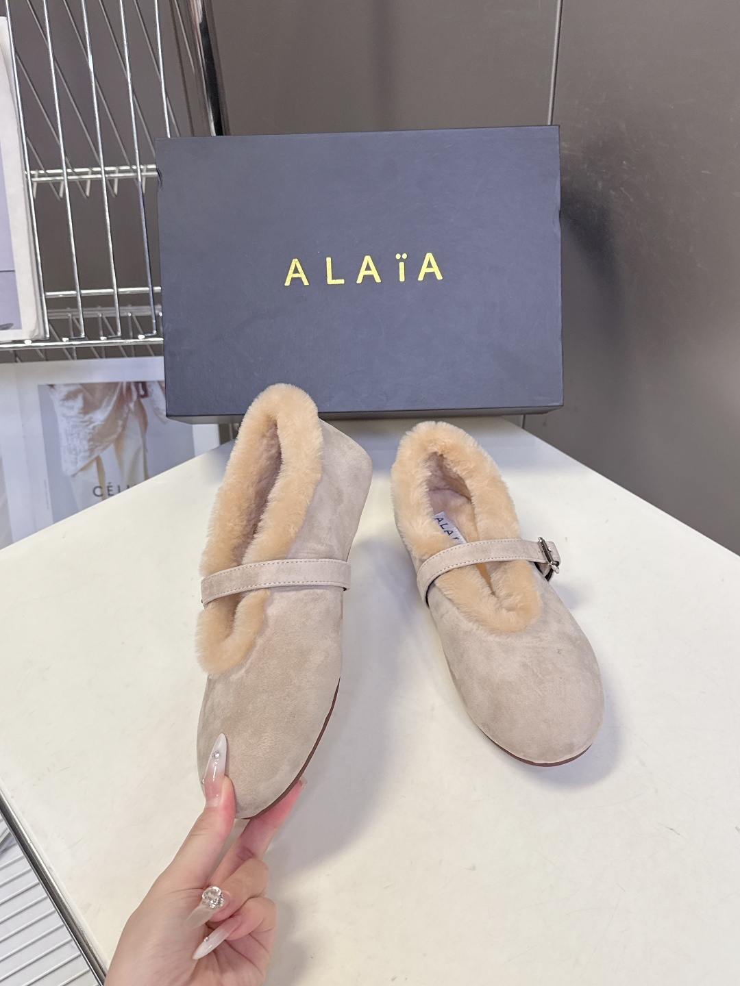 Alaia 阿莱亚秋冬走秀款平底玛丽珍毛毛鞋 章小蕙同款 甜酷仙女风 人气超高的一款毛里平底鞋,浪漫又迷