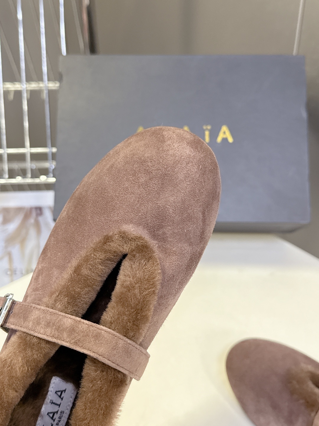Alaia 阿莱亚秋冬走秀款平底玛丽珍毛毛鞋 章小蕙同款 甜酷仙女风 人气超高的一款毛里平底鞋,浪漫又迷