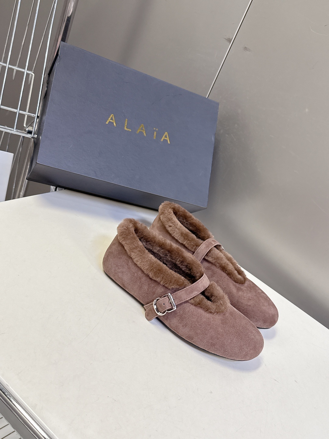 Alaia 阿莱亚秋冬走秀款平底玛丽珍毛毛鞋 章小蕙同款 甜酷仙女风 人气超高的一款毛里平底鞋,浪漫又迷