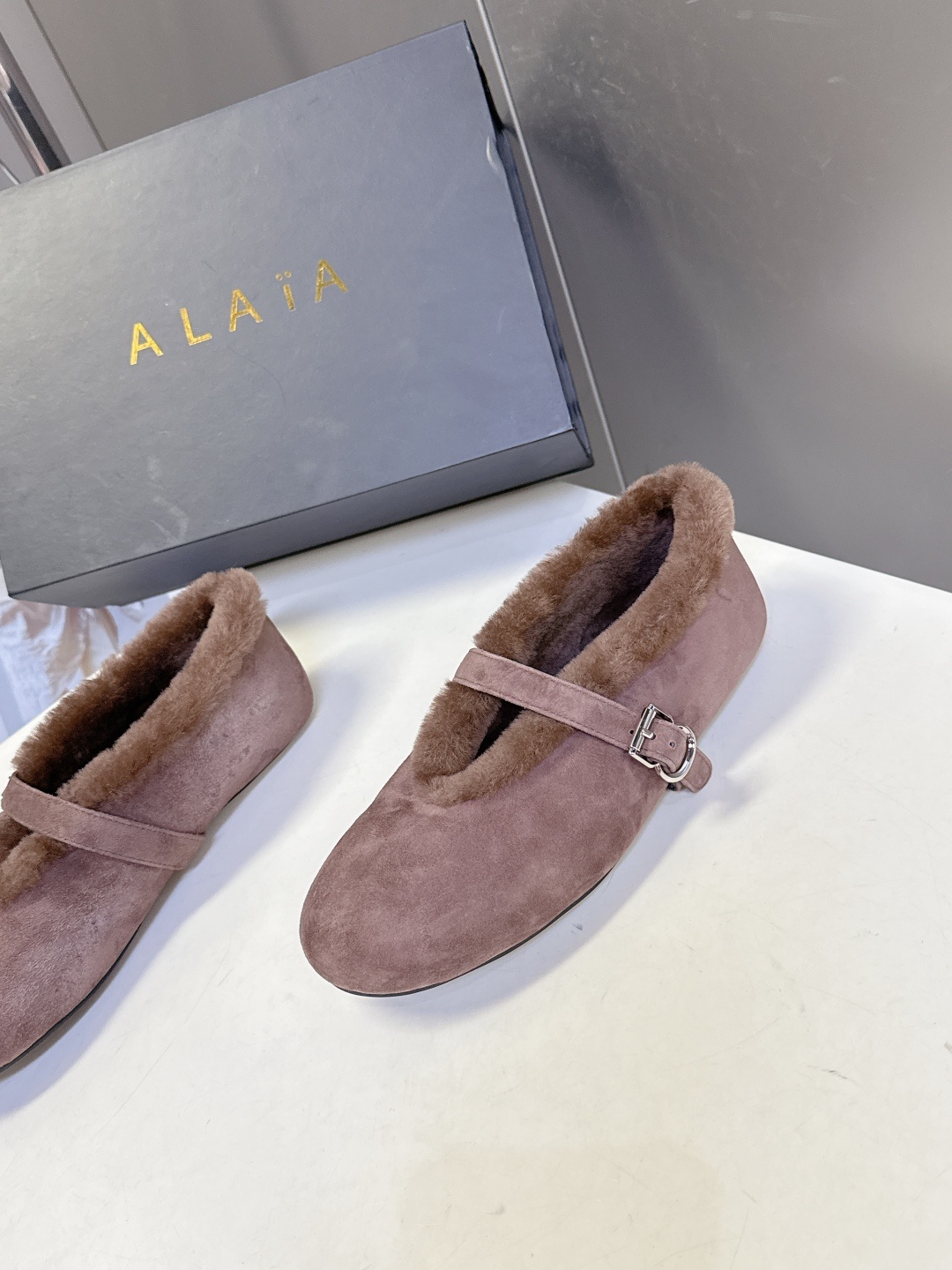 Alaia 阿莱亚秋冬走秀款平底玛丽珍毛毛鞋 章小蕙同款 甜酷仙女风 人气超高的一款毛里平底鞋,浪漫又迷
