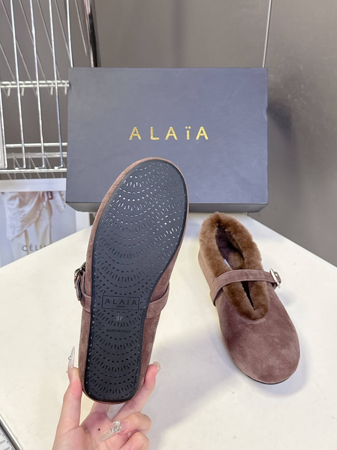 Alaia 阿莱亚秋冬走秀款平底玛丽珍毛毛鞋 章小蕙同款 甜酷仙女风 人气超高的一款毛里平底鞋,浪漫又迷