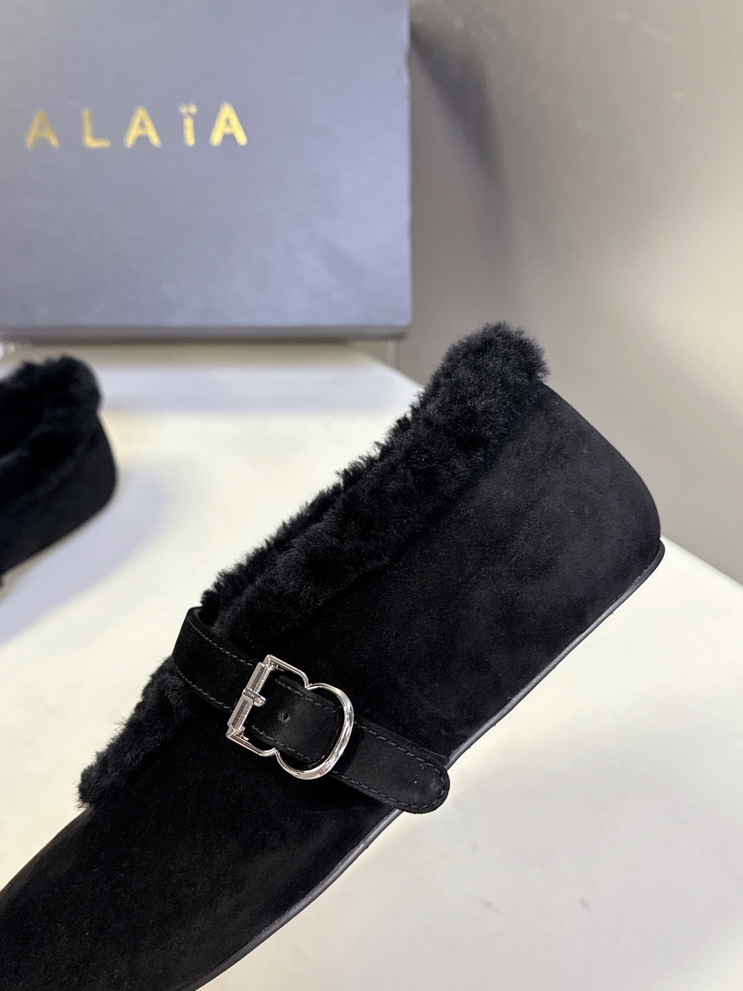 Alaia 阿莱亚秋冬走秀款平底玛丽珍毛毛鞋 章小蕙同款 甜酷仙女风 人气超高的一款毛里平底鞋,浪漫又迷