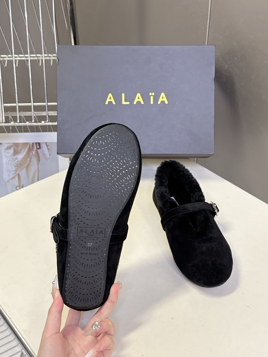 Alaia 阿莱亚秋冬走秀款平底玛丽珍毛毛鞋 章小蕙同款 甜酷仙女风 人气超高的一款毛里平底鞋,浪漫又迷