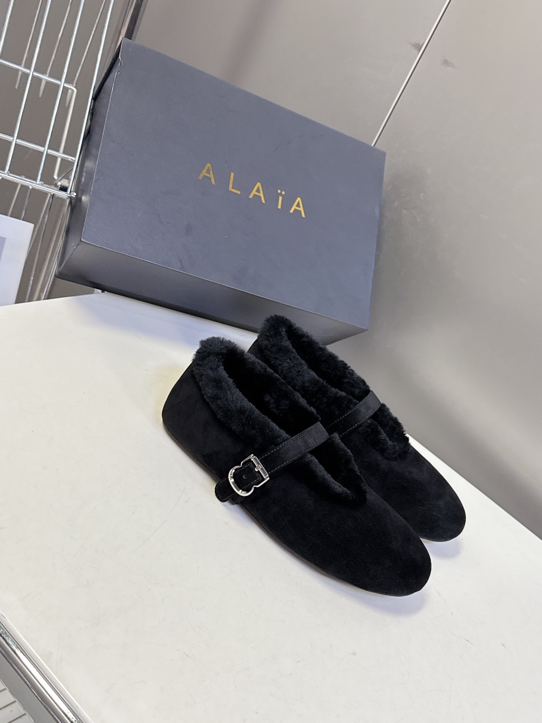 Alaia 阿莱亚秋冬走秀款平底玛丽珍毛毛鞋 章小蕙同款 甜酷仙女风 人气超高的一款毛里平底鞋,浪漫又迷