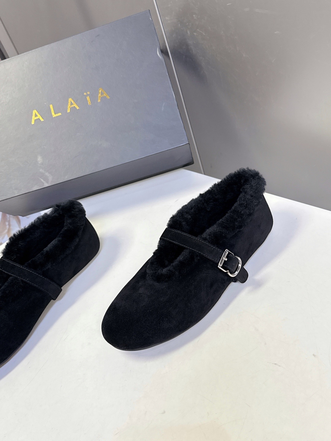 Alaia 阿莱亚秋冬走秀款平底玛丽珍毛毛鞋 章小蕙同款 甜酷仙女风 人气超高的一款毛里平底鞋,浪漫又迷