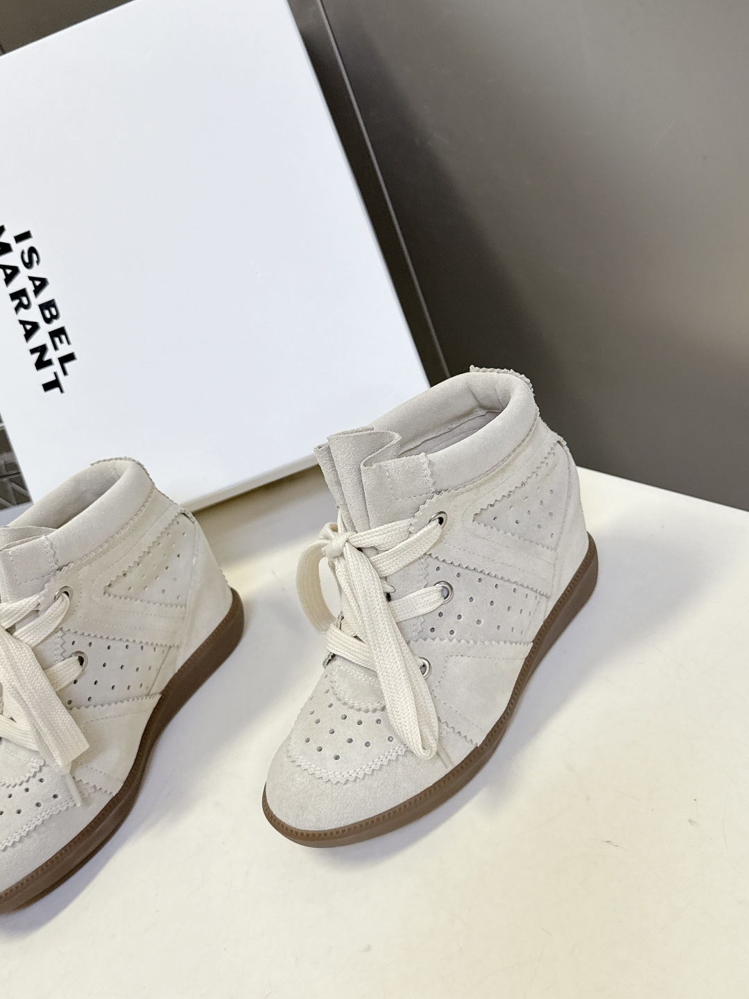 ISABEL MARANT 伊莎贝尔秋冬最新款高帮鞋 超多明星网红博主热推款 妥妥的增高神器 一双简单又