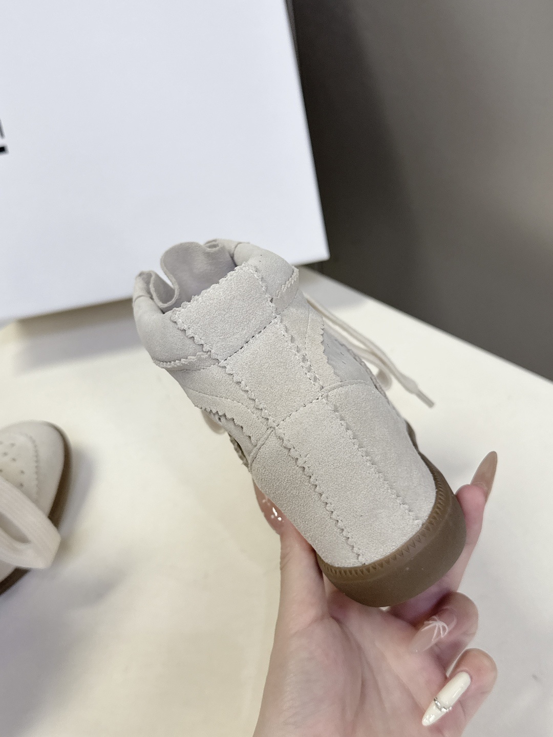 ISABEL MARANT 伊莎贝尔秋冬最新款高帮鞋 超多明星网红博主热推款 妥妥的增高神器 一双简单又