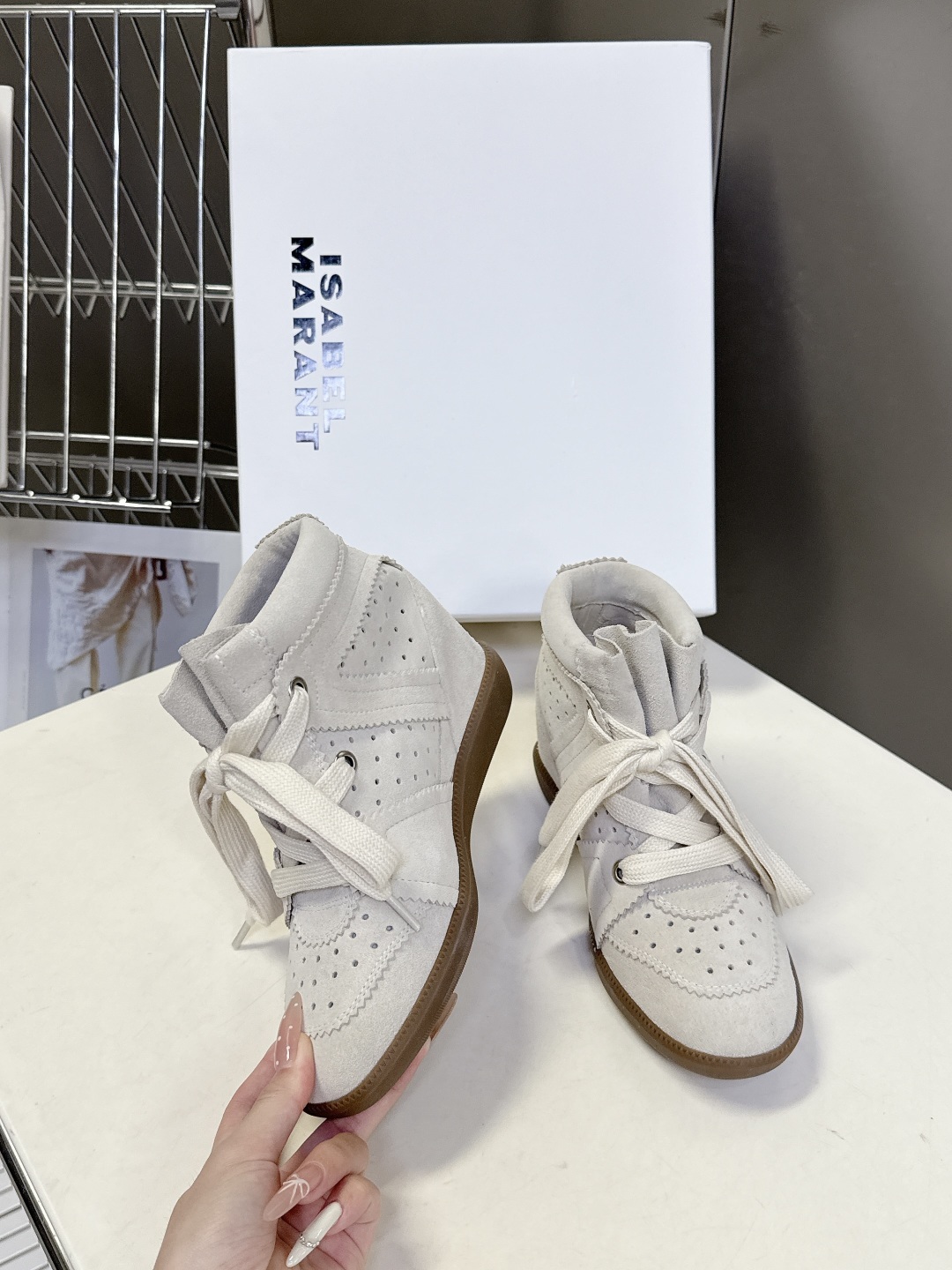 ISABEL MARANT 伊莎贝尔秋冬最新款高帮鞋 超多明星网红博主热推款 妥妥的增高神器 一双简单又