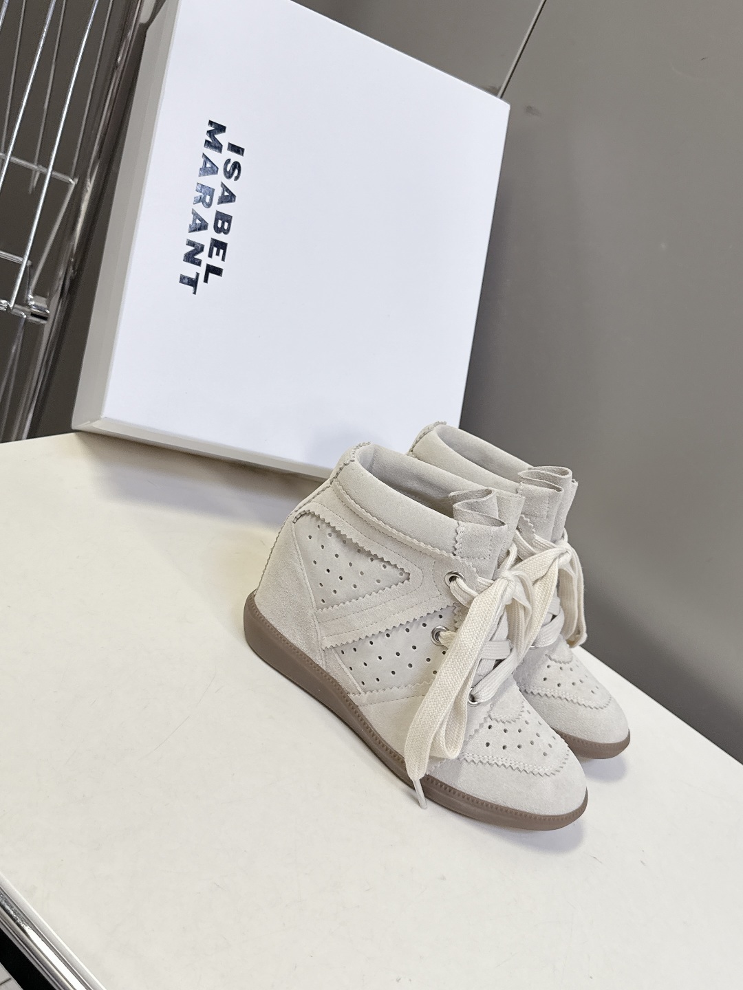 ISABEL MARANT 伊莎贝尔秋冬最新款高帮鞋 超多明星网红博主热推款 妥妥的增高神器 一双简单又
