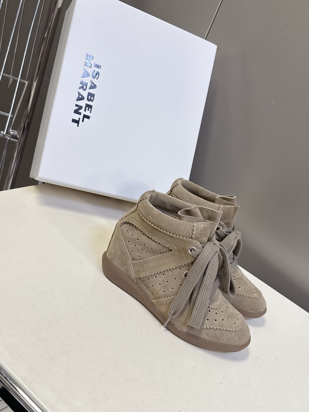 ISABEL MARANT 伊莎贝尔秋冬最新款高帮鞋 超多明星网红博主热推款 妥妥的增高神器 一双简单又