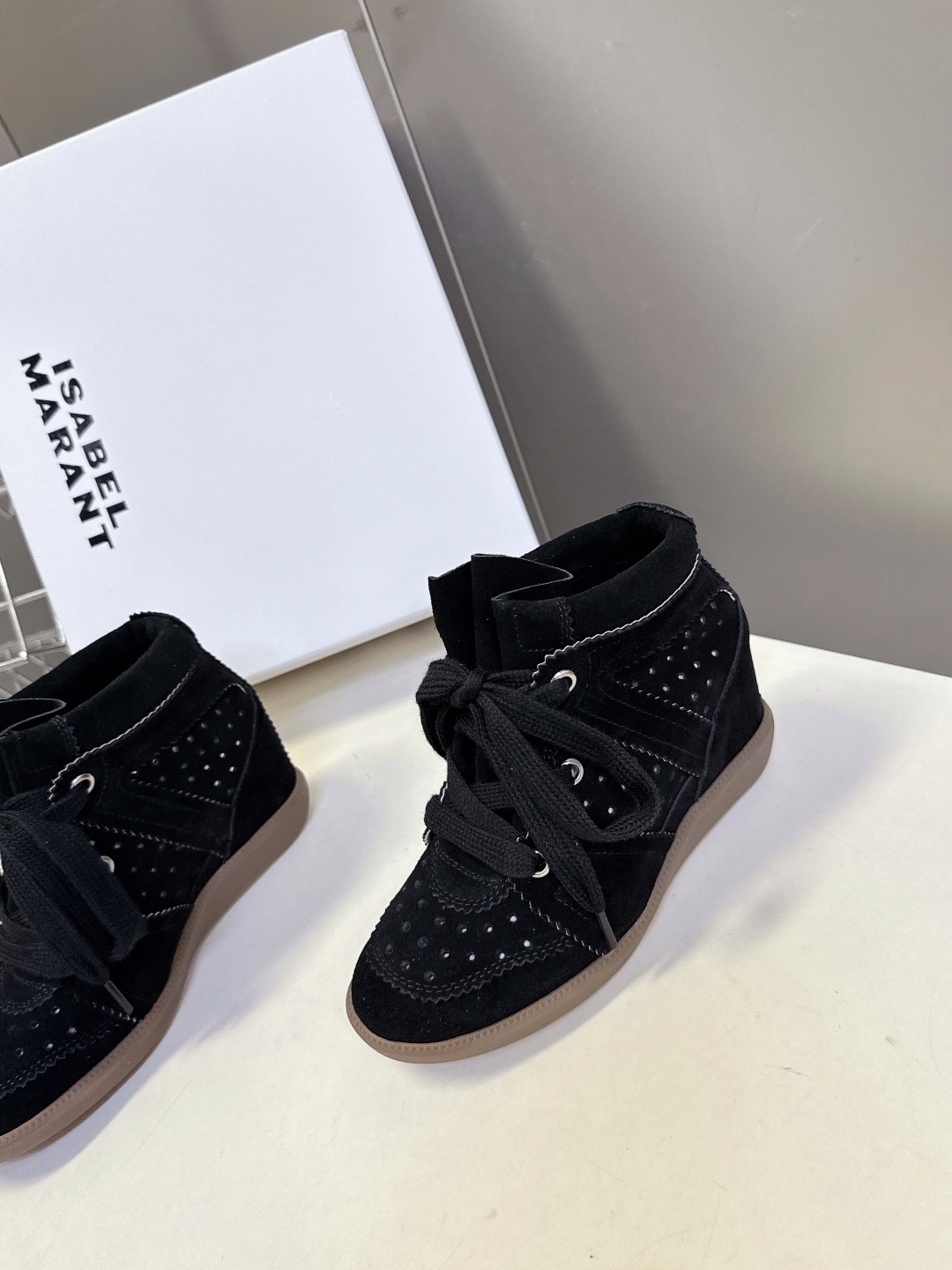 ISABEL MARANT 伊莎贝尔秋冬最新款高帮鞋 超多明星网红博主热推款 妥妥的增高神器 一双简单又