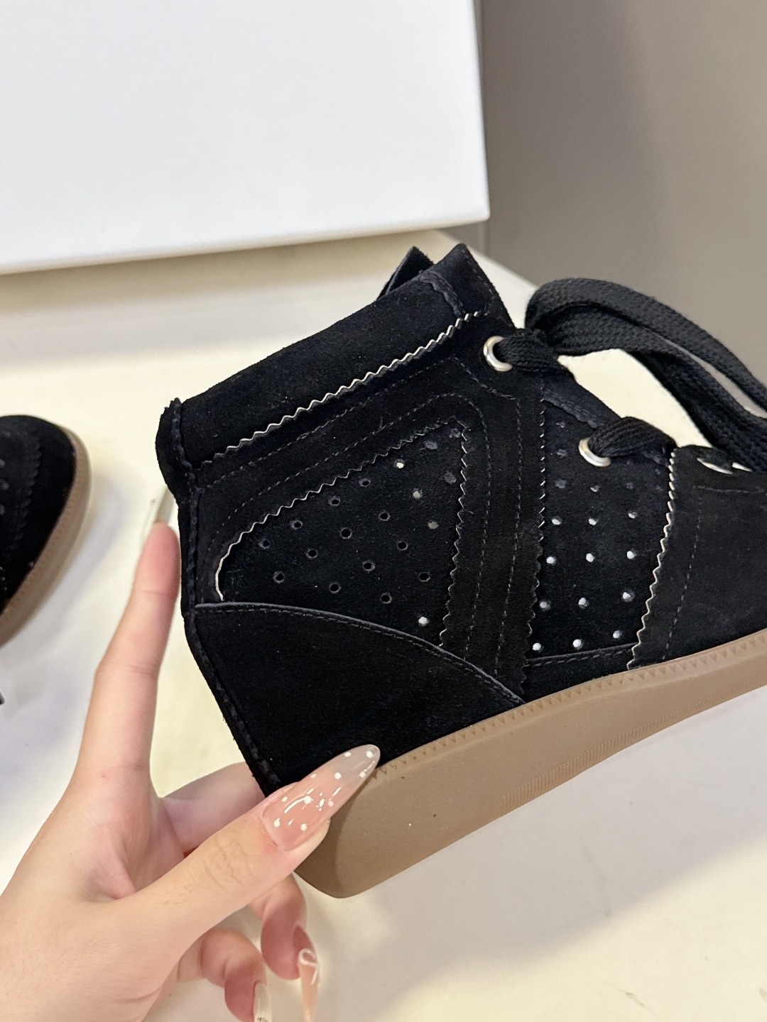 ISABEL MARANT 伊莎贝尔秋冬最新款高帮鞋 超多明星网红博主热推款 妥妥的增高神器 一双简单又