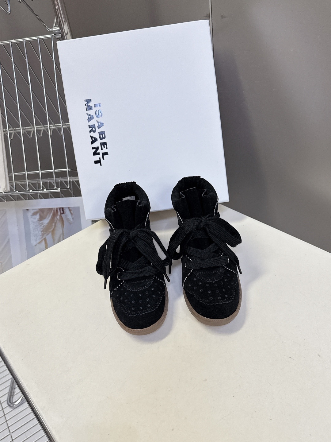 ISABEL MARANT 伊莎贝尔秋冬最新款高帮鞋 超多明星网红博主热推款 妥妥的增高神器 一双简单又