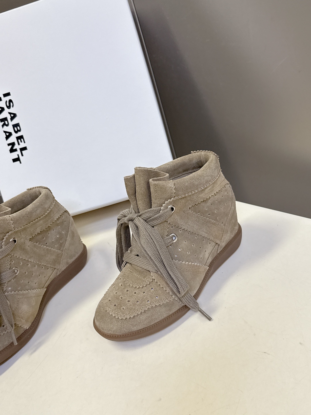 ISABEL MARANT 伊莎贝尔秋冬最新款高帮鞋 超多明星网红博主热推款 妥妥的增高神器 一双简单又