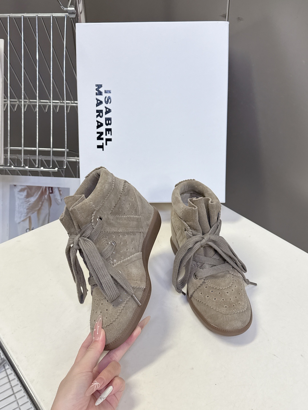 ISABEL MARANT 伊莎贝尔秋冬最新款高帮鞋 超多明星网红博主热推款 妥妥的增高神器 一双简单又