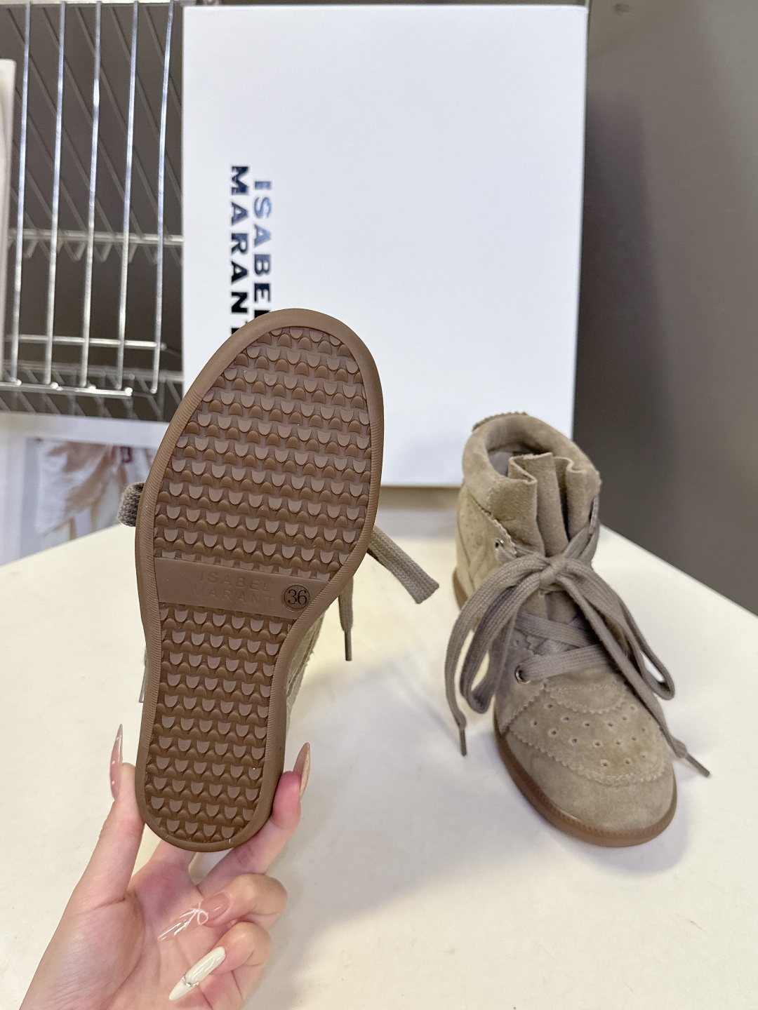 ISABEL MARANT 伊莎贝尔秋冬最新款高帮鞋 超多明星网红博主热推款 妥妥的增高神器 一双简单又