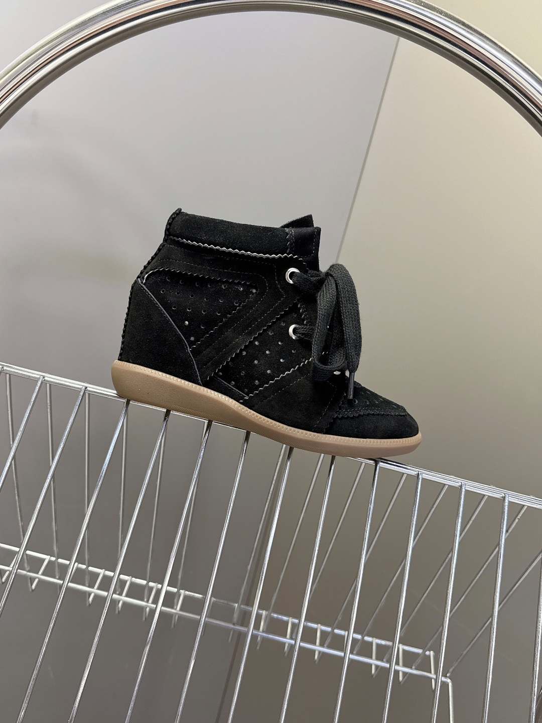 ISABEL MARANT 伊莎贝尔秋冬最新款高帮鞋 超多明星网红博主热推款 妥妥的增高神器 一双简单又