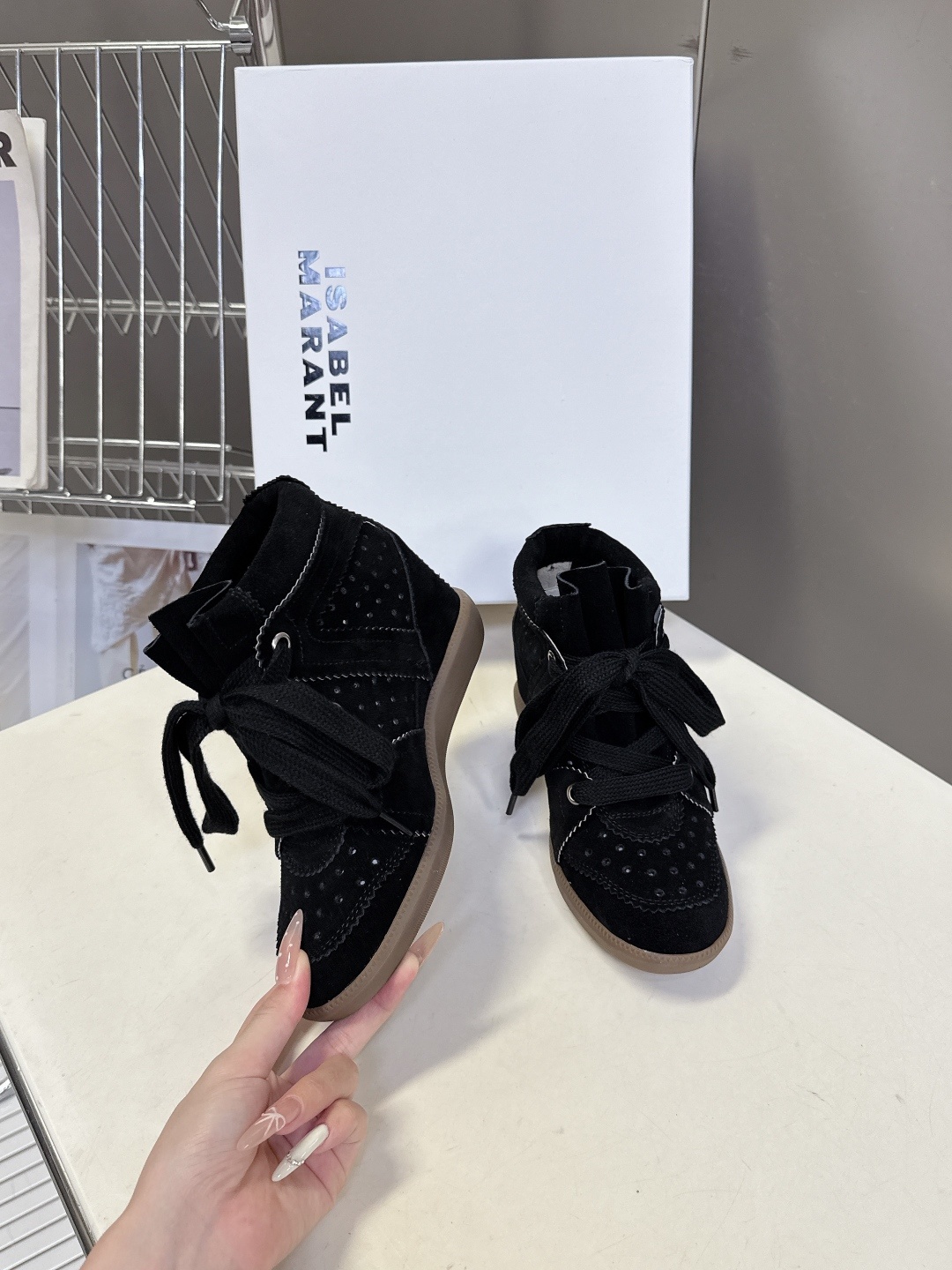 ISABEL MARANT 伊莎贝尔秋冬最新款高帮鞋 超多明星网红博主热推款 妥妥的增高神器 一双简单又