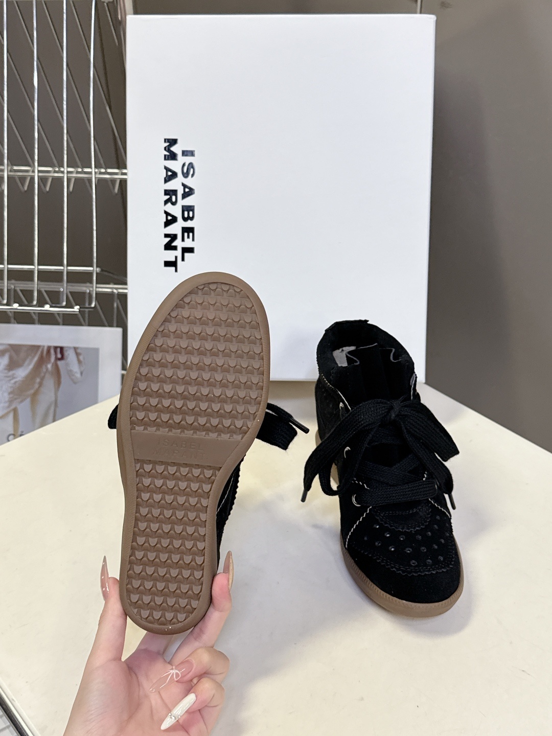 ISABEL MARANT 伊莎贝尔秋冬最新款高帮鞋 超多明星网红博主热推款 妥妥的增高神器 一双简单又