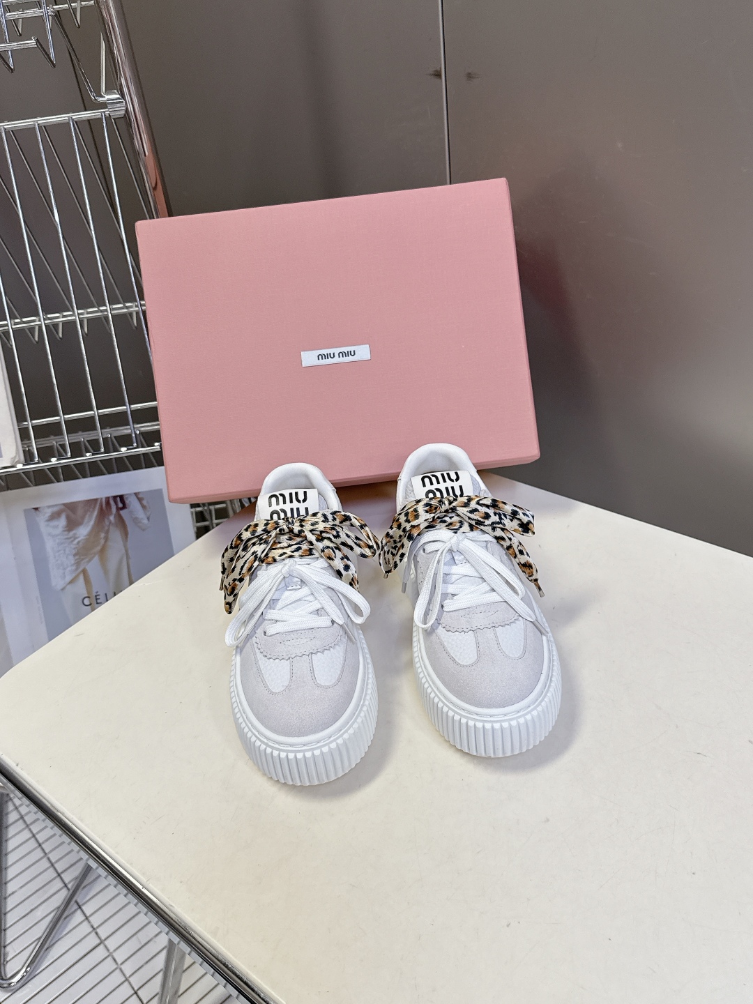 MiuMiu缪缪秋冬走秀款饼干鞋 厚底鞋 超多明星网红种草 简约的运动板鞋设计，极具辨识度的鞋舌，打造佛