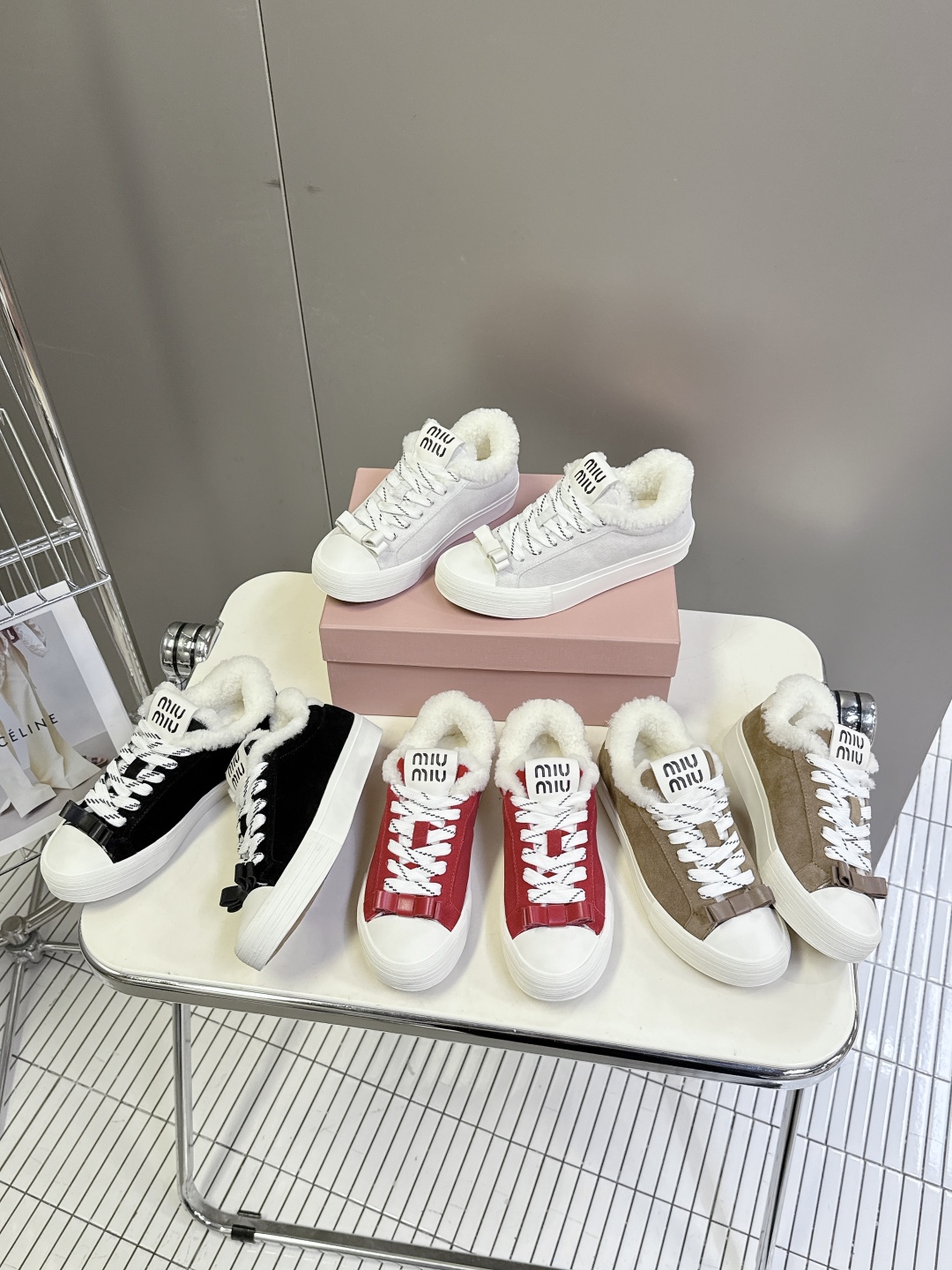 Miu Miu Dames Sneakers met Warm Gevoerde Rand - Stijlvol en Comfortabel