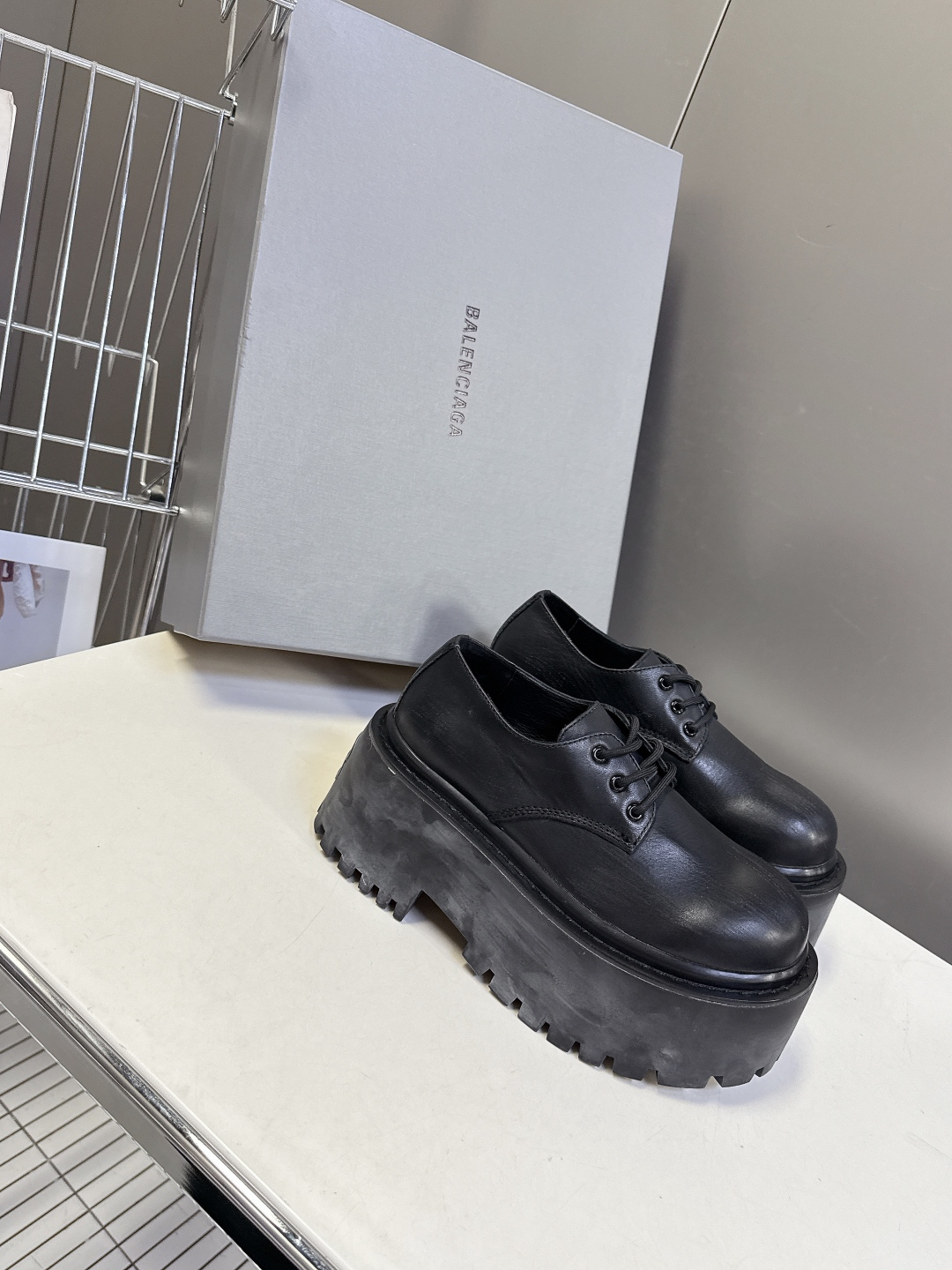 BALENCIAGA巴黎世家最新款STRIKE女士厚底皮鞋 短靴 超多明星时尚博主种草 复古工艺雾化做旧