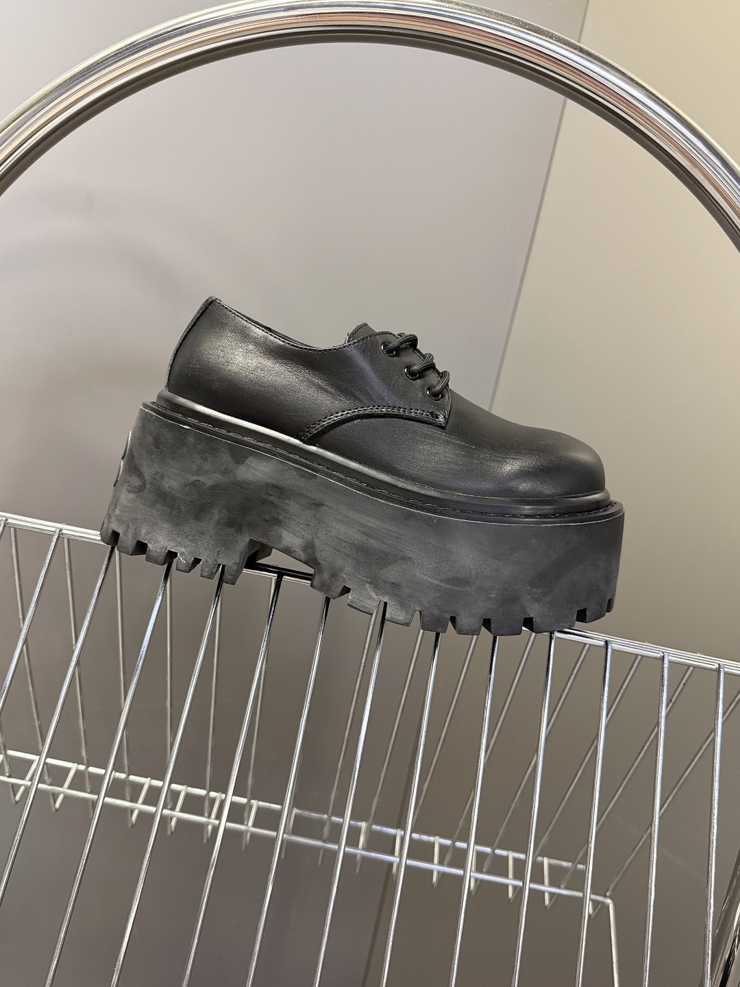 BALENCIAGA巴黎世家最新款STRIKE女士厚底皮鞋 短靴 超多明星时尚博主种草 复古工艺雾化做旧