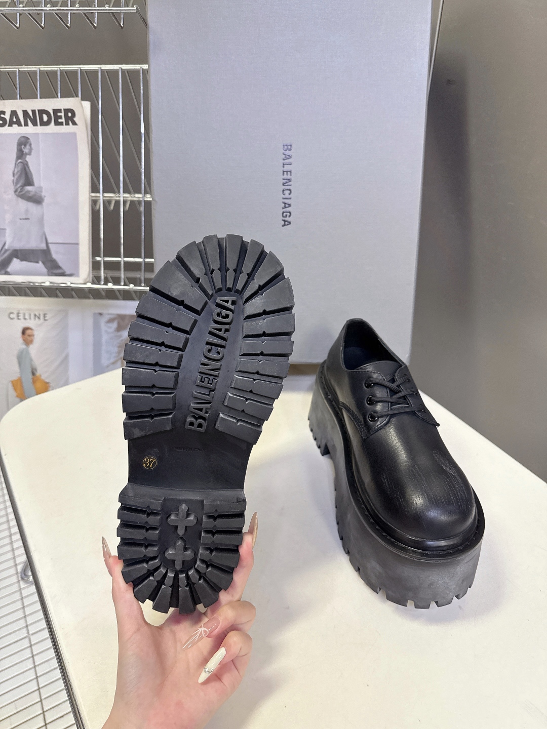 BALENCIAGA巴黎世家最新款STRIKE女士厚底皮鞋 短靴 超多明星时尚博主种草 复古工艺雾化做旧