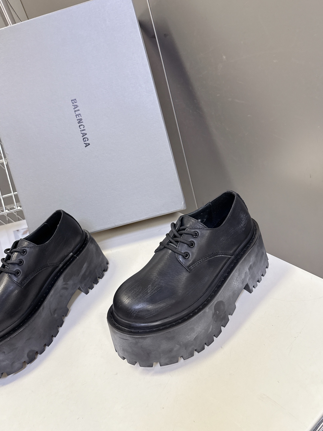 BALENCIAGA巴黎世家最新款STRIKE女士厚底皮鞋 短靴 超多明星时尚博主种草 复古工艺雾化做旧