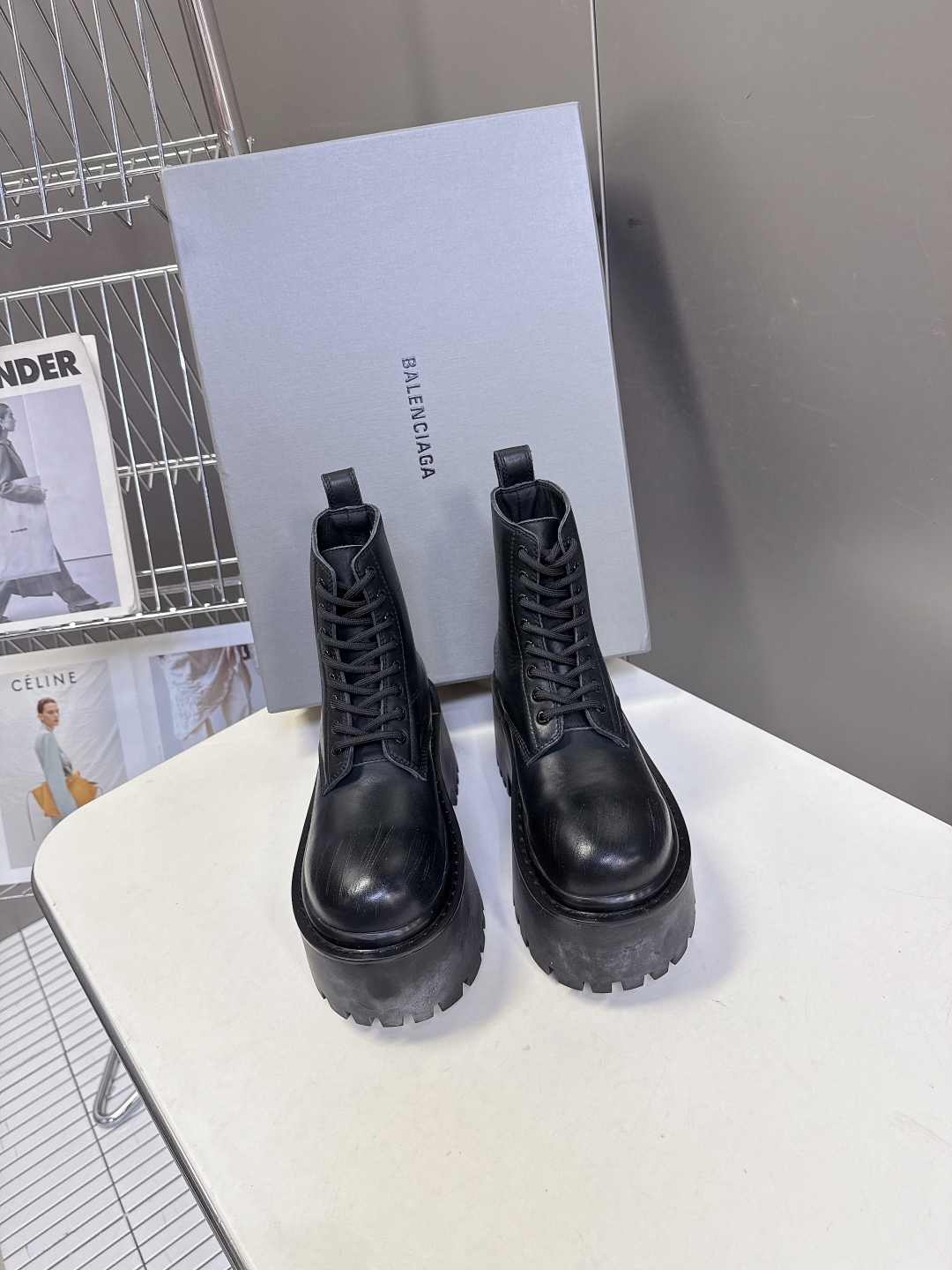 BALENCIAGA巴黎世家最新款STRIKE女士厚底皮鞋 短靴 超多明星时尚博主种草 复古工艺雾化做旧