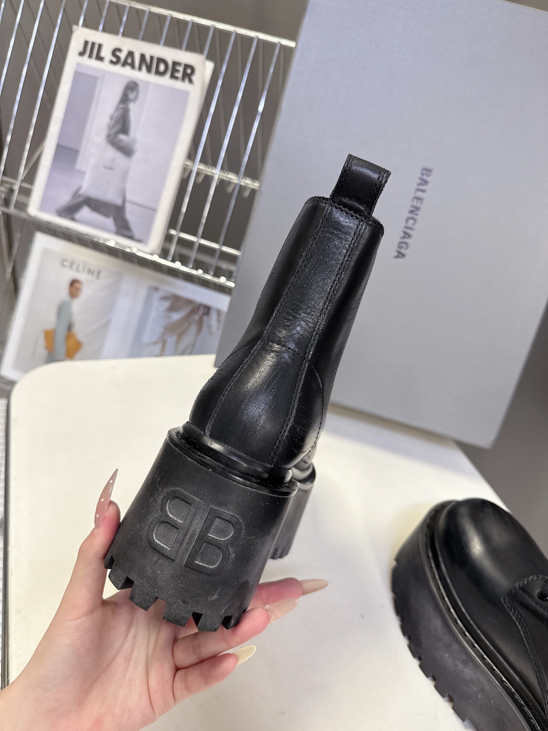 BALENCIAGA巴黎世家最新款STRIKE女士厚底皮鞋 短靴 超多明星时尚博主种草 复古工艺雾化做旧