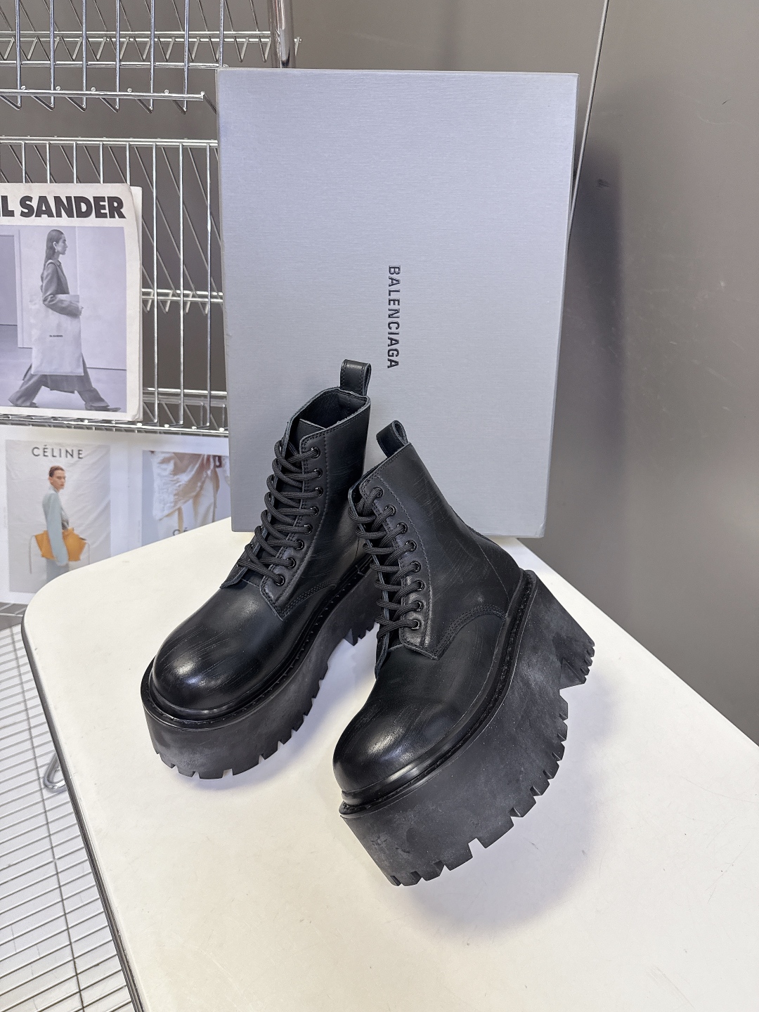BALENCIAGA巴黎世家最新款STRIKE女士厚底皮鞋 短靴 超多明星时尚博主种草 复古工艺雾化做旧