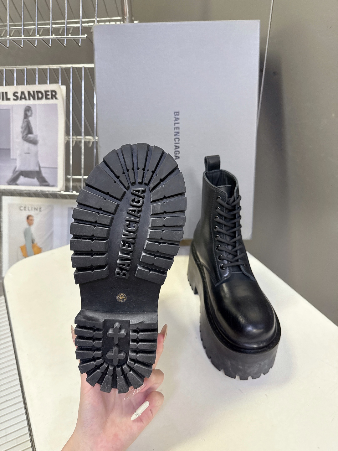 BALENCIAGA巴黎世家最新款STRIKE女士厚底皮鞋 短靴 超多明星时尚博主种草 复古工艺雾化做旧