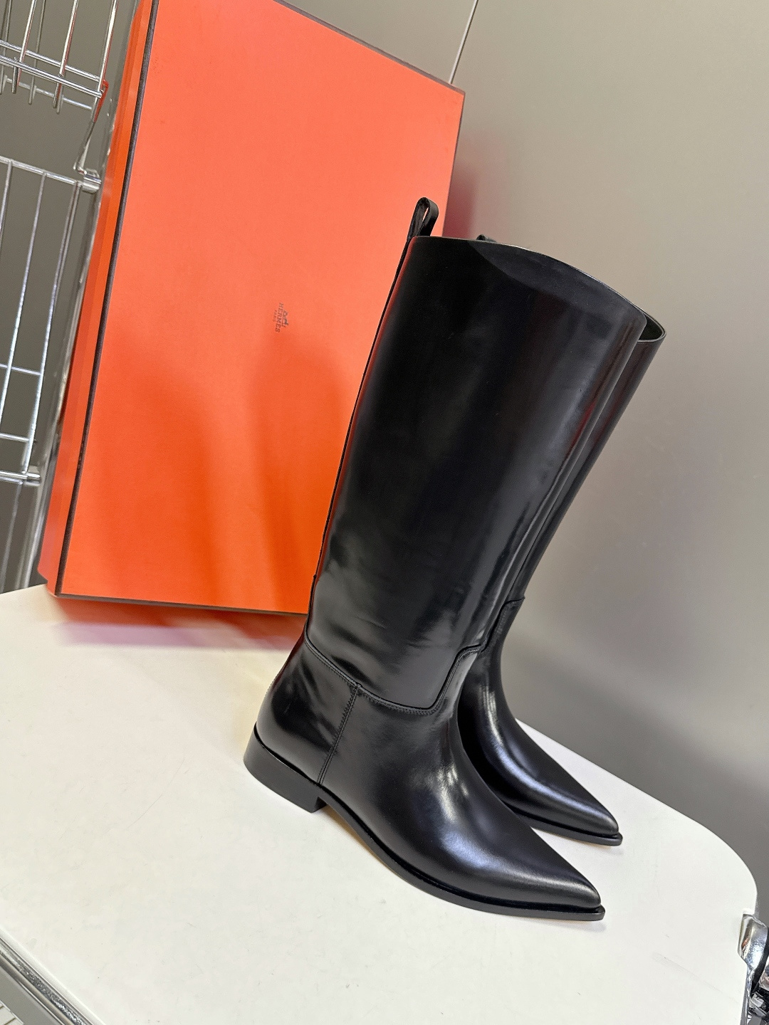 Hermes 爱马仕秋冬最新款老钱风尖头 骑士靴 长靴 专柜超难配货 🐎家靴子的设计风格通常以经典简约为