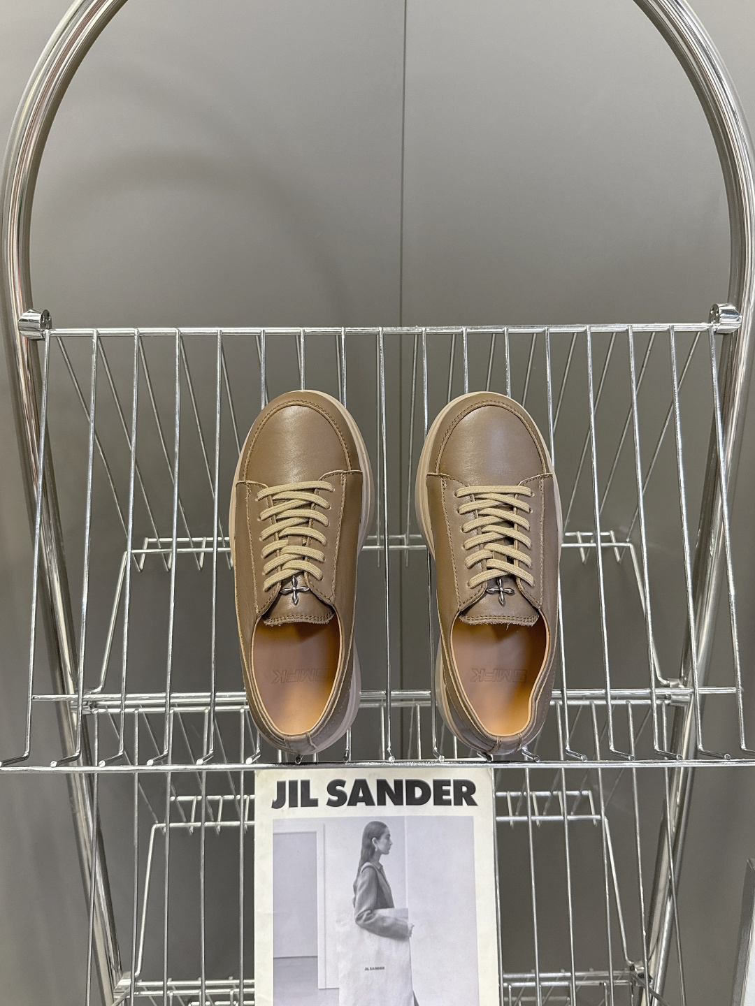 国潮品牌SMFK秋冬最新款厚底 休闲鞋 马丁靴 超多明星时尚博主种草 超火国内品牌 简约的设计 十字架l