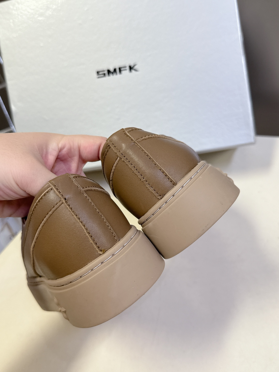 国潮品牌SMFK秋冬最新款厚底 休闲鞋 马丁靴 超多明星时尚博主种草 超火国内品牌 简约的设计 十字架l