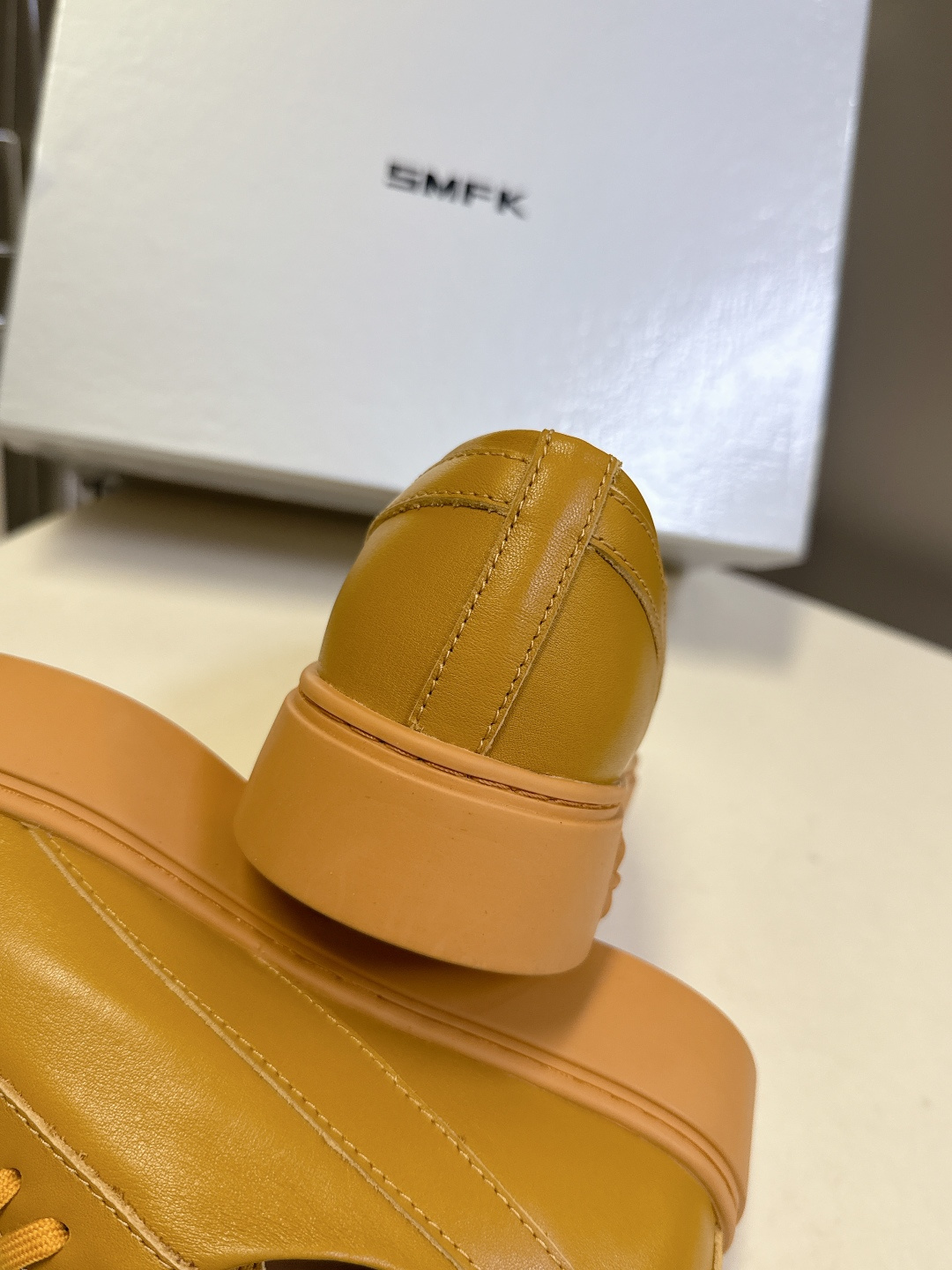 国潮品牌SMFK秋冬最新款厚底 休闲鞋 马丁靴 超多明星时尚博主种草 超火国内品牌 简约的设计 十字架l